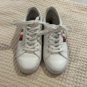 Tommy Hilfiger white Lace-Up Sneaker with Red & Navy Stripe. Size 9.
